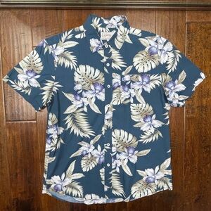 Mens short sleeve shirt in blue with Hawaiian print by 7 Diamonds size large.